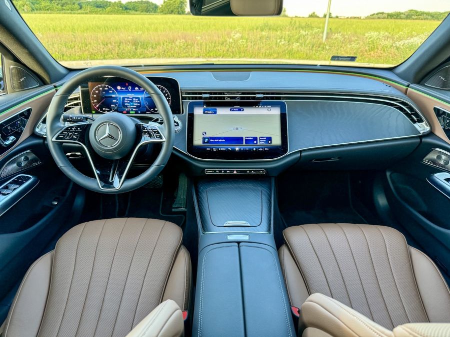 Az egyetlen Mercedes, amelyik piszkosan is menő - Mercedes-Benz E300de 4Matic All-Terrain - STYLENEWS - Mobility - 2024 mercedes e All terrain teszt, 2024 mercedes-benz e300de All-terrain teszt, e300 mercedes 2024, e300de, e300de kombi, e300de mercedes, e300de mercedes teszt, 