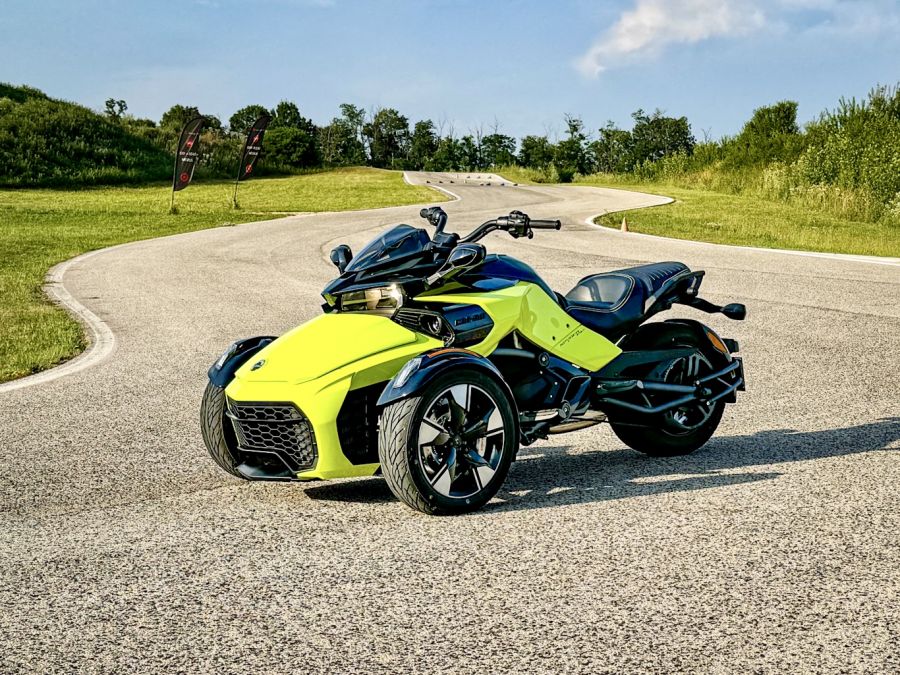 Hórobogózás aszfalton – Can Am Spider F3 - STYLENEWS - Mobility - can am spider  teszt, can am spider f3, can am spider f3 teszt, canam 2024, 