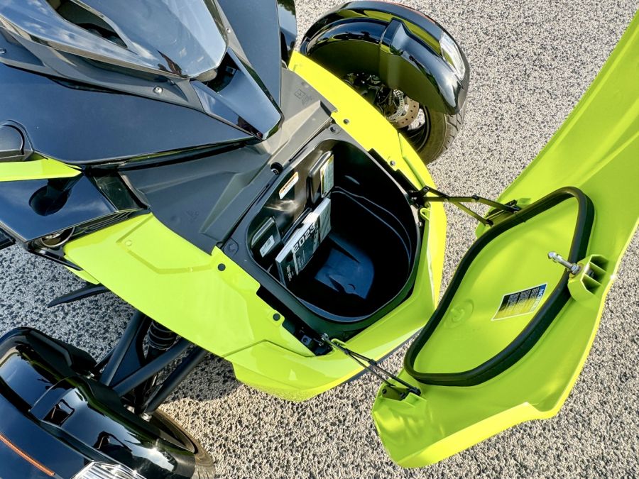 Hórobogózás aszfalton – Can Am Spider F3 - STYLENEWS - Mobility - can am spider  teszt, can am spider f3, can am spider f3 teszt, canam 2024, 