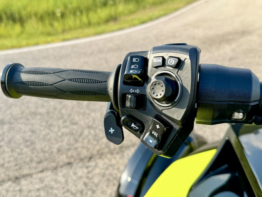 Hórobogózás aszfalton – Can Am Spider F3 - STYLENEWS - Mobility - can am spider  teszt, can am spider f3, can am spider f3 teszt, canam 2024, 