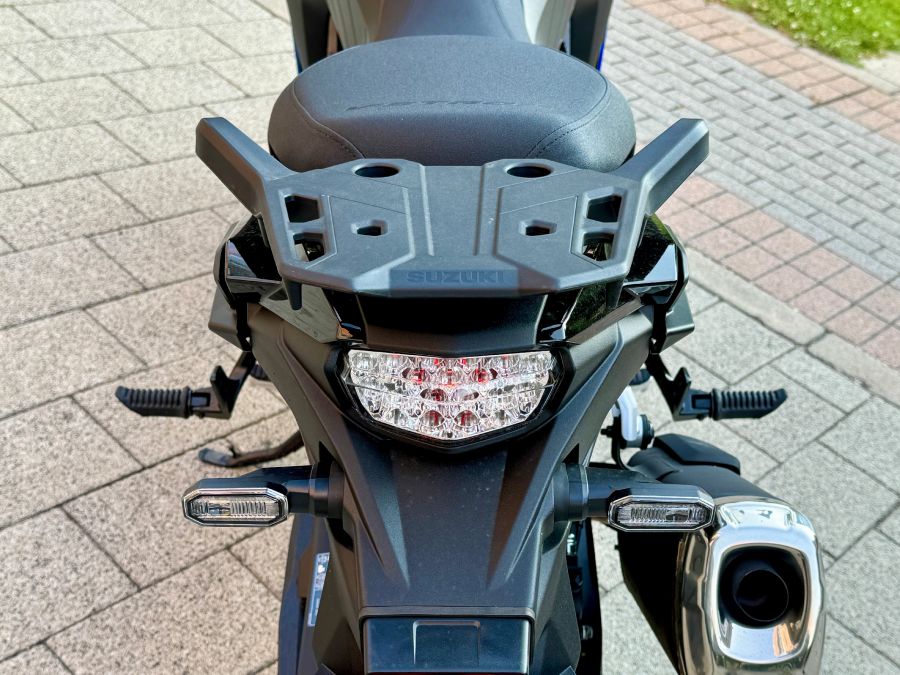 Megoldás, ha nem vagy elég magas – Suzuki V-Strom 800 - STYLENEWS - Mobility - 2024 suzuki v-strom 800 teszt, v-strom 800, v-strom 800 teszt, 