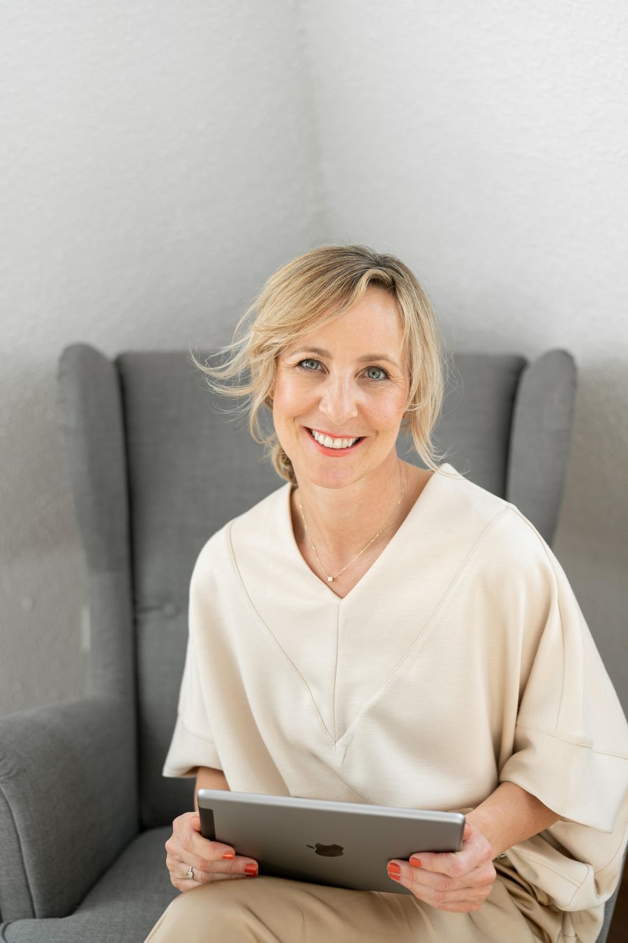 Kávézzunk együtt  - Egy női karrier és a belső hit ereje - KERESD A NŐT  - STYLENEWS - Fűri Brigitta, indra, interjú Kovács Ágnessel, karrier tanácsadás, Kovács Ágnes, Női karrier, 