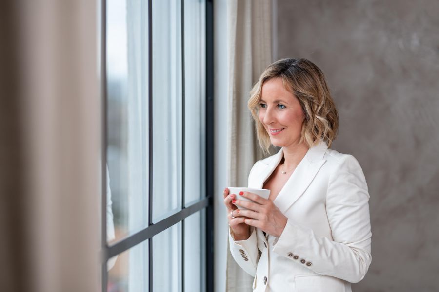 „Kávézzunk együtt” – Interjú Fűri Brigittával - KERESD A NŐT  - STYLENEWS - Fűri Brigitta, Indra.hu, Karrier tanácsadás, Kávézzunk együtt, 