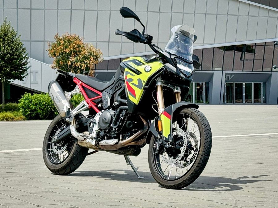 Nem állva szeretünk bele – BMW F 900 GS - STYLENEWS - Mobility - 