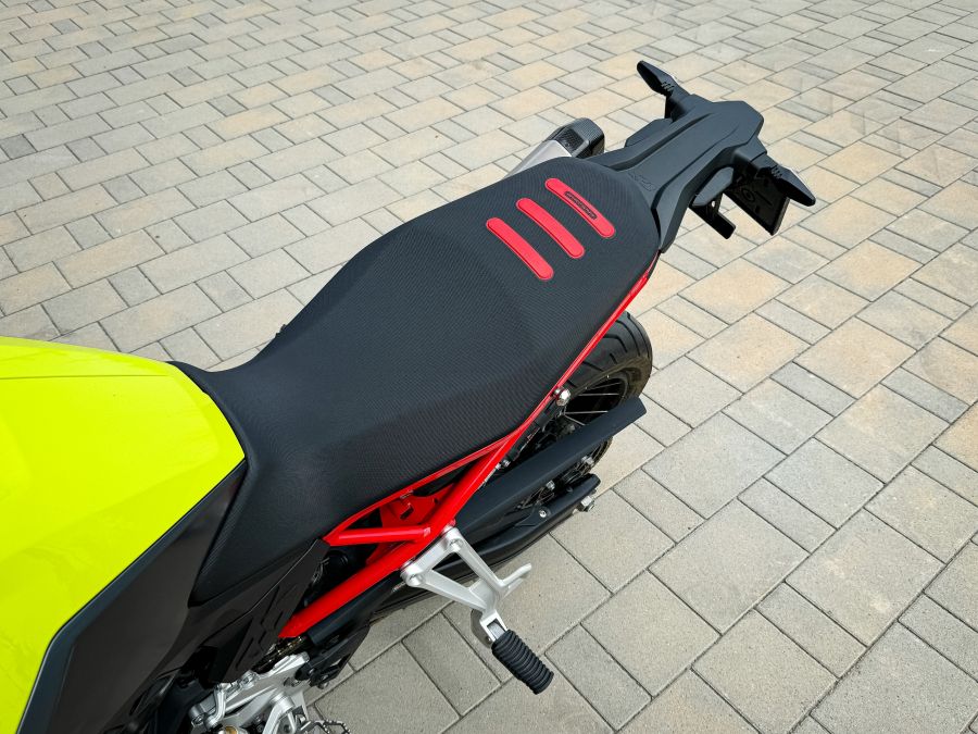 Nem állva szeretünk bele – BMW F 900 GS - STYLENEWS - Mobility - 