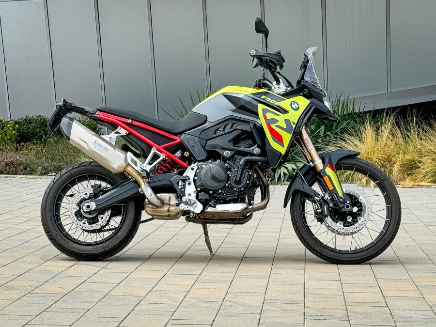 Nem állva szeretünk bele – BMW F 900 GS - STYLENEWS - Mobility - 