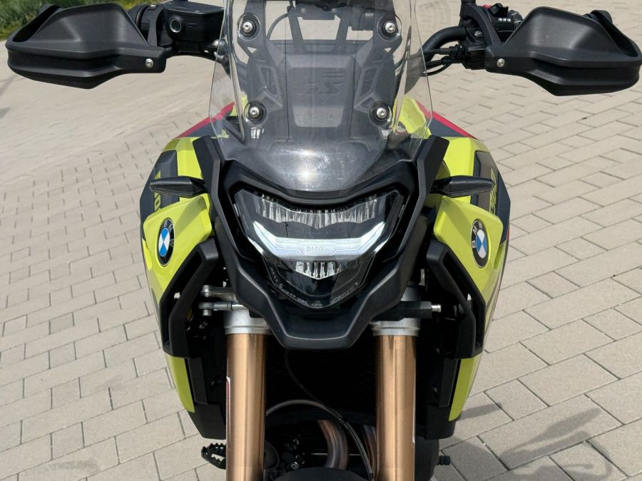 Nem állva szeretünk bele – BMW F 900 GS - STYLENEWS - Mobility - 