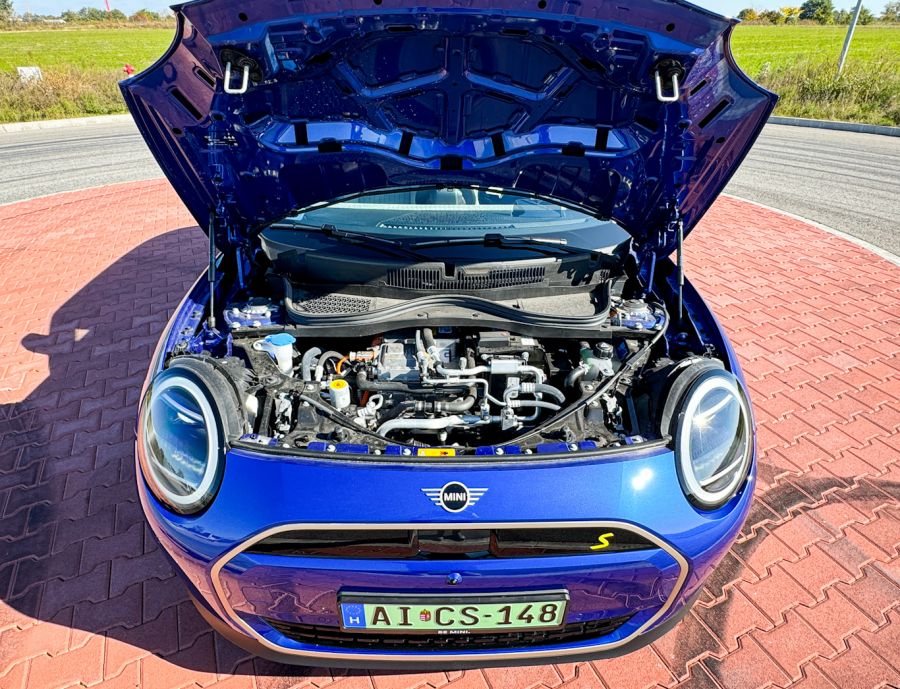 Az elektromos kicsi – Mini Cooper SE - STYLENEWS - Mobility - 2024 Mini Cooper SE teszt, 2024 Mini elektromos, Mini Cooper elektromos teszt, Mini Cooper SE teszt, 