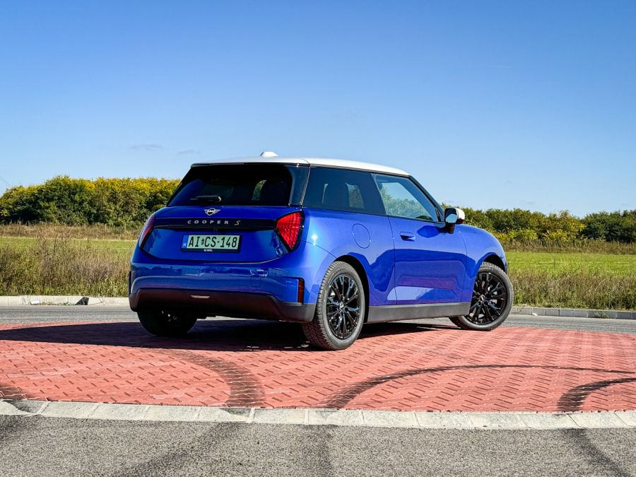 Az elektromos kicsi – Mini Cooper SE - STYLENEWS - Mobility - 2024 Mini Cooper SE teszt, 2024 Mini elektromos, Mini Cooper elektromos teszt, Mini Cooper SE teszt, 