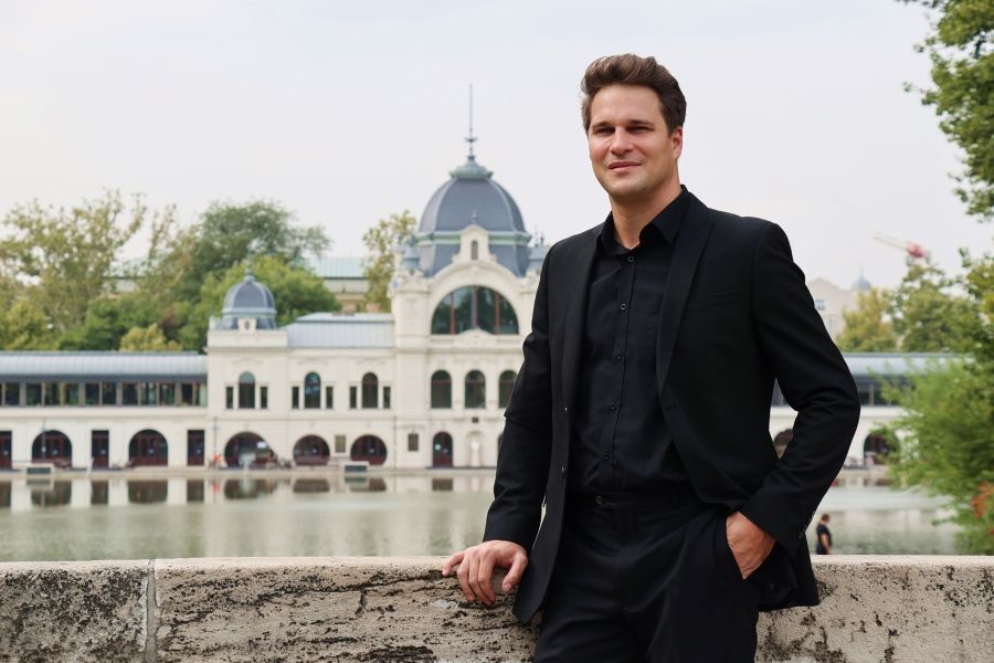 Kovács Gábor operaénekes ragyogó alakítása a Csokonai Nemzeti Színház színpadán – Ünnep az operakedvelők számára! - STYLENEWS - Kultúr-kitérő - Csokonai Teátrum, Kovács Gábor, opera, 