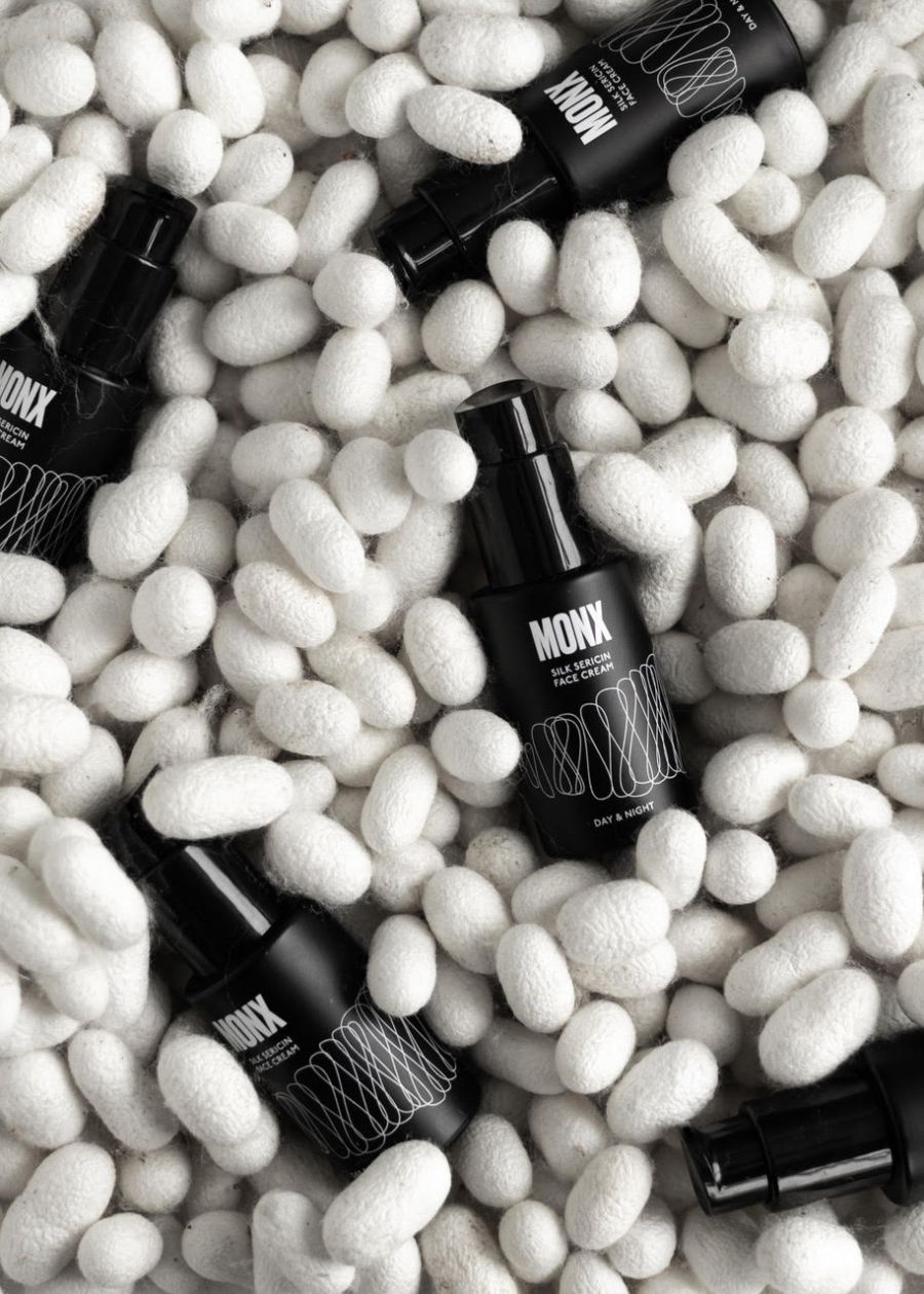 A Selyem titka – Hagyomány, Innováció és Karácsonyi Ajándék, amely Rád vár - DIVAT&STÍLUS - SZÉPSÉG - ajándék karácsonyra, arckrém, black friday, black friday 2024, férfi arckrém, férfi bőrápolás, férfiaknak ajándék, selyemkrém, 