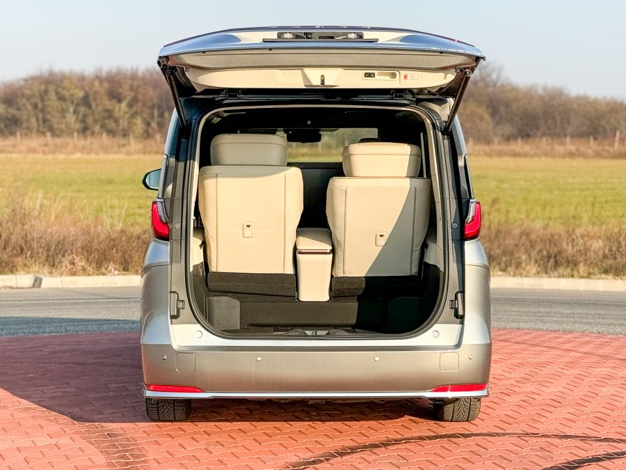 Business class vagy private jet négykeréken? Bemutatkozik a Lexus LM 350h AWD Supreme - Mobility -  - 