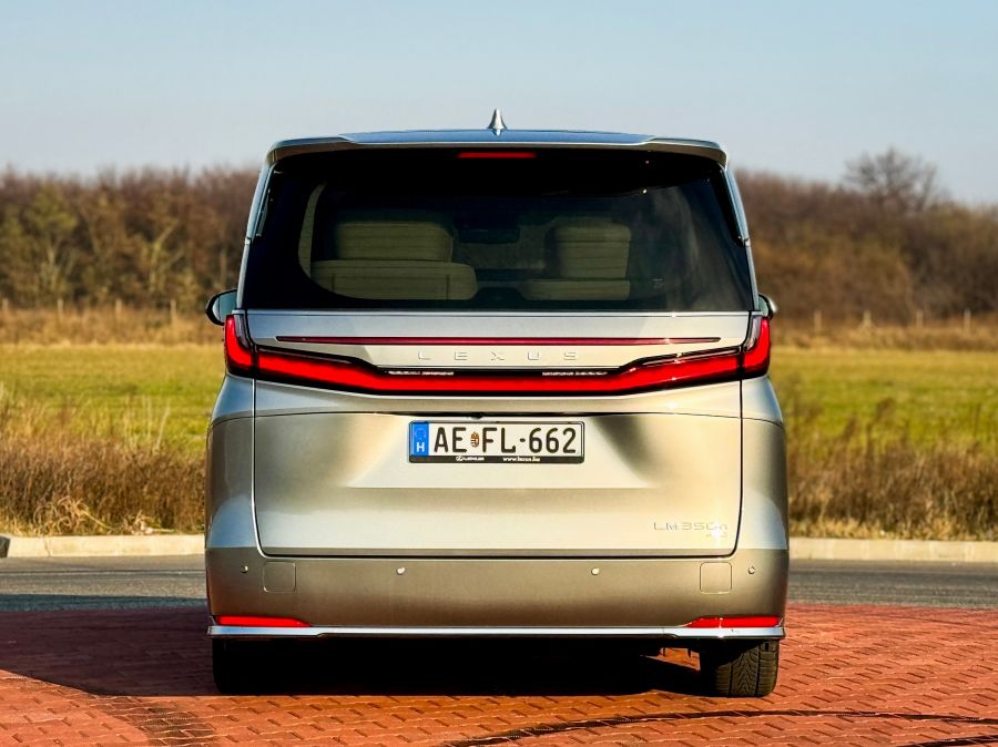 Business class vagy private jet négykeréken? Bemutatkozik a Lexus LM 350h AWD Supreme - Mobility -  - 