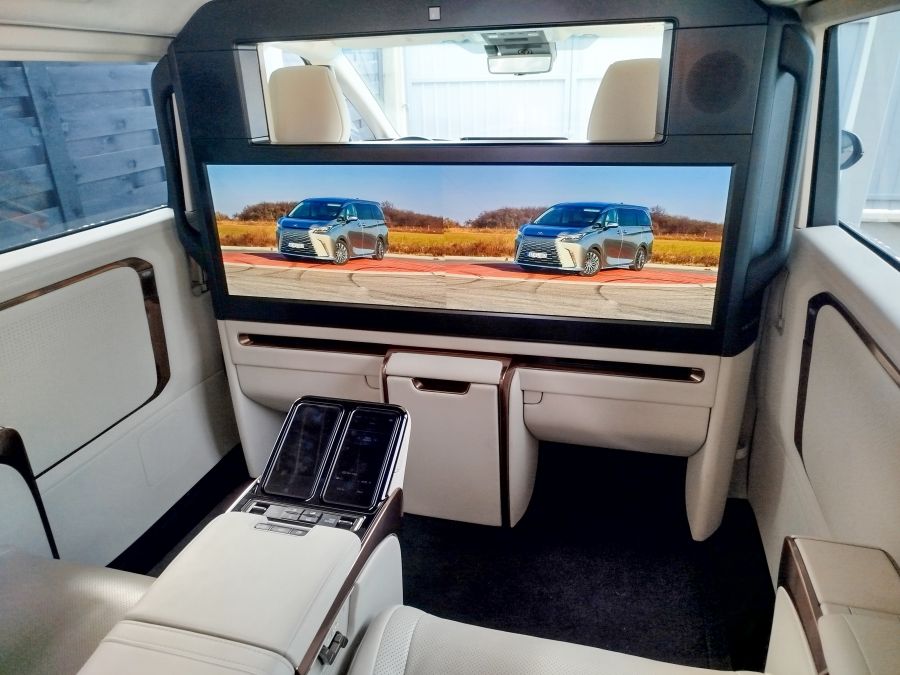 Business class vagy private jet négykeréken? Bemutatkozik a Lexus LM 350h AWD Supreme - Mobility -  - 