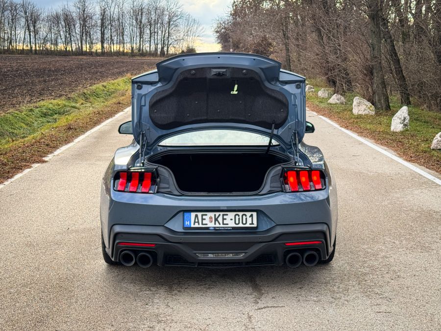 Utolsó felvonás? Ford Mustang Dark Horse 5.0 V8 - Mobility -  - ford, ford mustang, ford mustang dark horse, ford mustang dark horse teszt, ford mustang teszt, mustang, mustang dark horse, mustang teszt, 