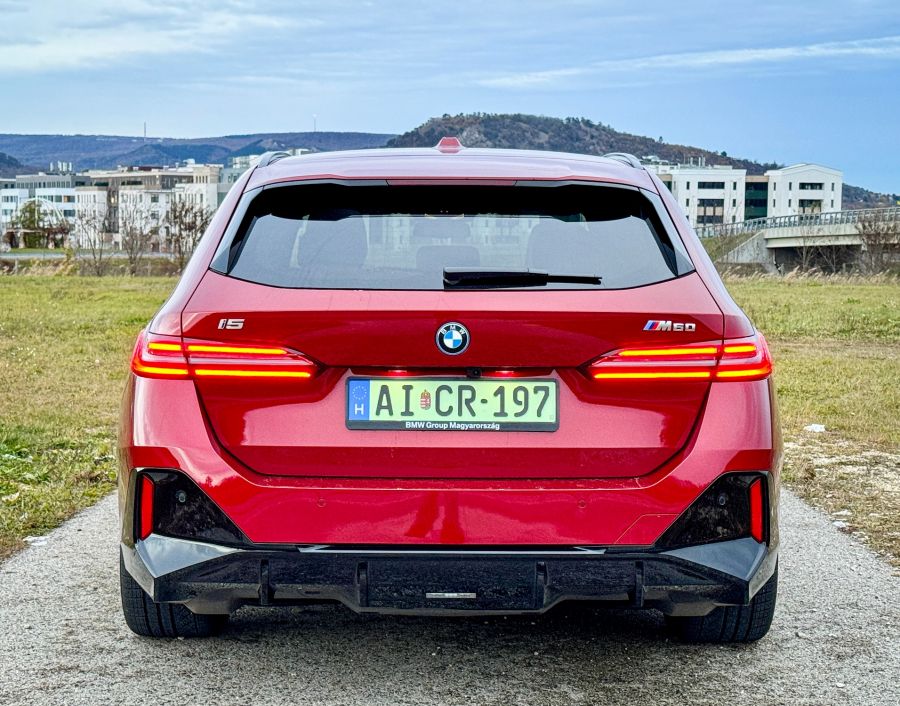 Az i-re a pont – BMW i5 M60 xDrive Touring - STYLENEWS - Mobility - 2024 BMW i5 teszt, BMW i5, BMW i5 kombi teszt, BMW i5 M60 Touring teszt, 