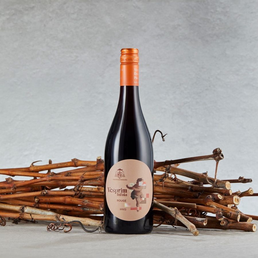 Nagyot változtak a borfogyasztási szokások: ma már a könnyedebb, gyümölcsös vörösborokat vásároljuk szívesen - STYLELIFE - Gasztronómia - magyar bor, magyar vörösbor, pinot noir, ünnepi asztal, Veszprémi Érseki Pincészet, 