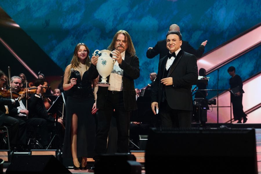 Díjjal indult az új éve Leslie Mandokinak! - STYLENEWS - Aktuális - leslie mandoki, Szakcsi Lakatos Béla, 