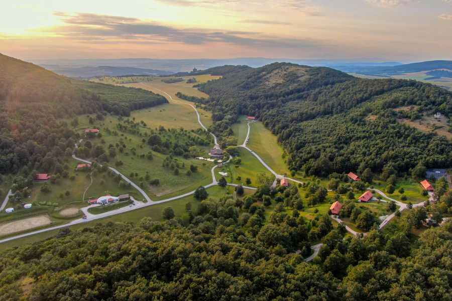 Designjurta a Cserhát szívében - STYLELIFE - Otthon & Design - Csíkszentmihályi Benjámin, Farkaskútvölgy  Cserhát, jurta, 