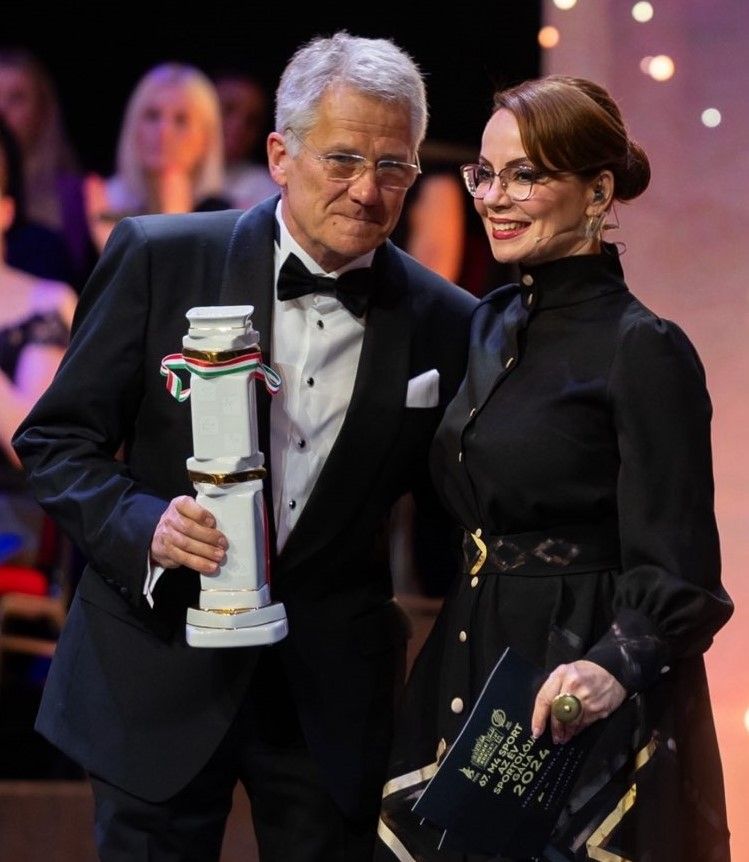 Kézműves művészeti alkotásokkal ismerték el az Év Sportolóit - STYLENEWS - Aktuális - Csisztu Zsuzsa, Év Sportolója Gála, Papp Erzsébet, Papp János, ZEMA, 