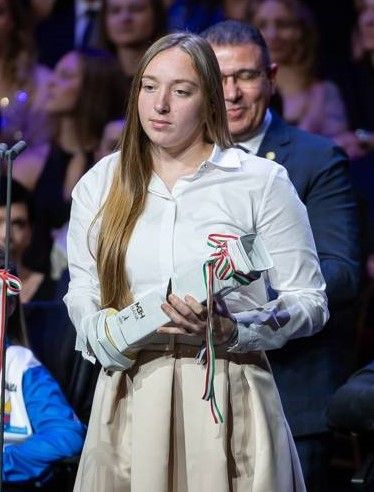 Kézműves művészeti alkotásokkal ismerték el az Év Sportolóit - STYLENEWS -  - Az év sportolója, év sportolója, gála, kós hubert, magyar olimpikonok, magyar sport díjak, sport, zema, 