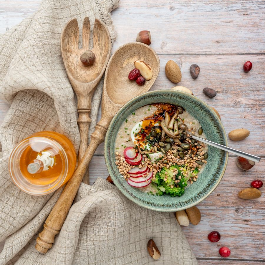 INDÍTSUK JÓL A NAPOT: ÍGY SEGÍTHETI A REGGELI AZ EMÉSZTÉSÜNKET - STYLELIFE - Egészség - dannon, egészséges reggeli, emésztést segítő, reggeli, 