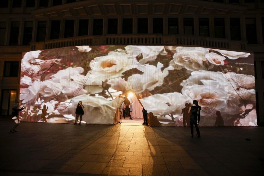 Szláv kulturális pillanatokkal és a nőiesség szellemével ünnepelték Varsóban a Magda Butrym H&M kollaborációt - DIVAT&STÍLUS - Hírek  - divat, divathírek, h%26m, Magda Butrym, 