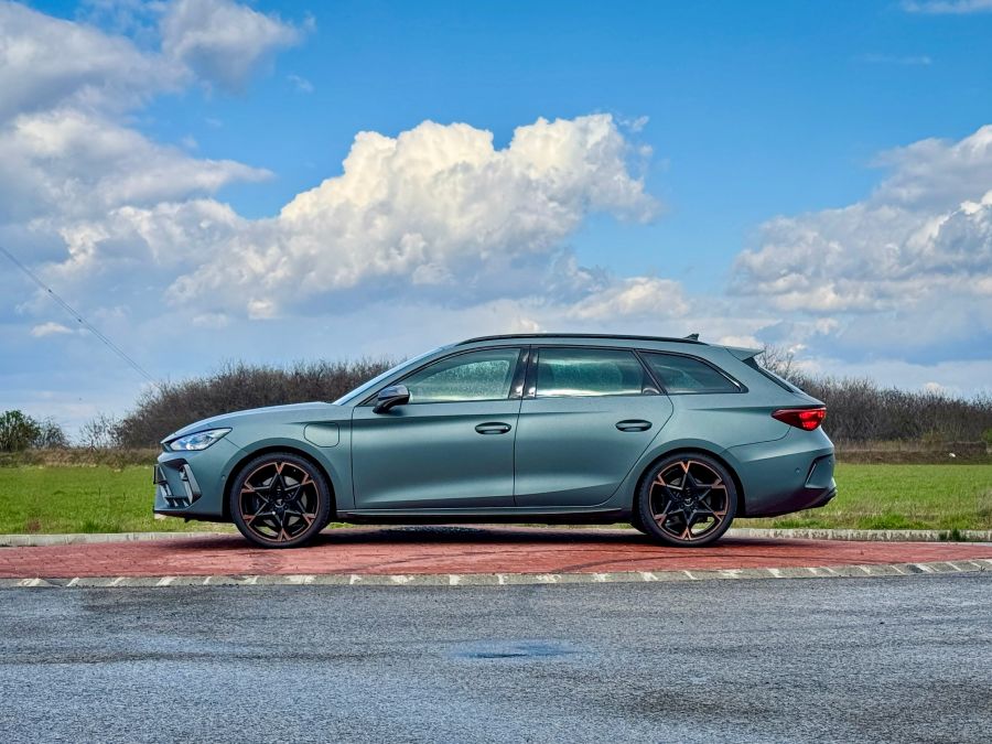 Sportos Dinamika Fenntartható Megoldásokkal - Cupra Leon Kombi VZ 1.5 TSI DSG pHEV - Mobility -  - Cupra, cupra leon, cupra leon kombi vz, cupra leon phev, cupra leon phev teszt, 