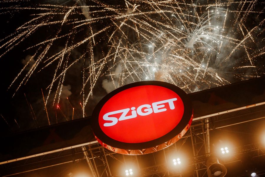 Charli XCX, Chappell Roan, Anyma, Kneecap - megérkeztek a 2025-ös Sziget első nevei - STYLENEWS - Rendezvények - sziget, sziget 2025, sziget fesztivál, 