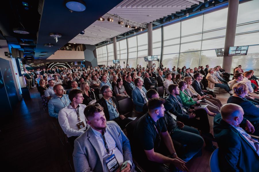 Túlélsz vagy dominálsz? A következő évtized a vezetők kezében van – Trust Summit 2025 - STYLENEWS - Rendezvények - Bizalmi Kör, Trust Summit 2025, 