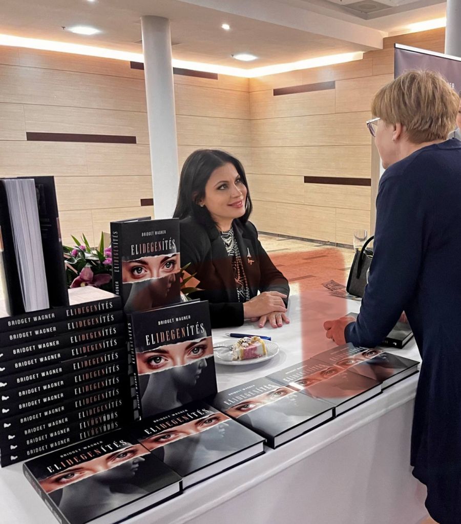 Bridget Wagner: Elidegenítés - STYLENEWS - Kultúr-kitérő - Bridget Wagner, Elidegenítés, könyv bemutató, Wagner Brigitta, 