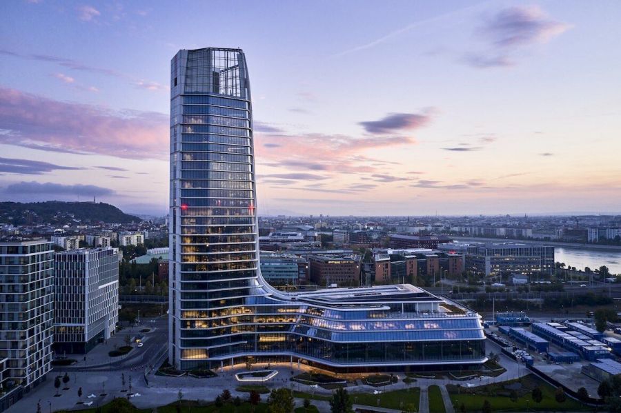 Álomszerű éjszaka a város felett – Szent Iván-éj 120 méter magasan a város felett - STYLENEWS -  - MOL CAMPUS, 