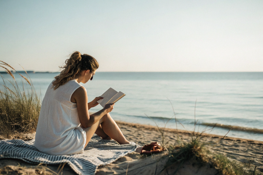 Nyár és olvasás – miért ilyenkor tudunk a legjobban elmélyülni a könyvekben? - STYLENEWS - Kultúr-kitérő - nyár, olvasás, 