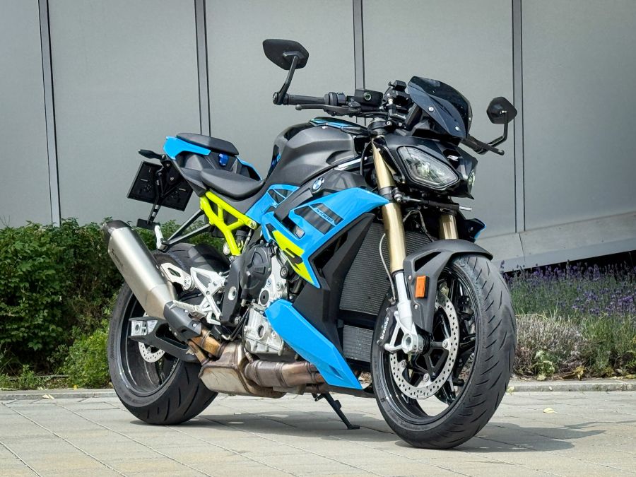 Az első lépcsőfok is magas az 1000-es BMW-k világában: 2025-ös BMW S1000R - Mobility -  - BMW, BMW-S1000R, S1000R, 