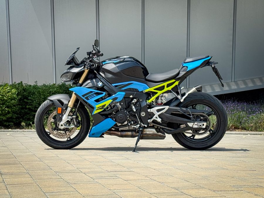 Az első lépcsőfok is magas az 1000-es BMW-k világában: 2025-ös BMW S1000R - Mobility -  - BMW, BMW-S1000R, S1000R, 