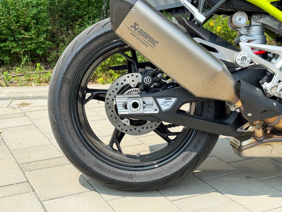 Az első lépcsőfok is magas az 1000-es BMW-k világában: 2025-ös BMW S1000R - Mobility -  - BMW, BMW-S1000R, S1000R, 