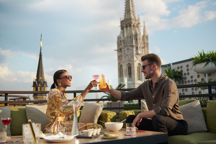 Feledhetetlen élmények, új ízek és exkluzív italok a White Raven Skybarban - STYLENEWS - Rendezvények - hilton budapest, white raven skybar, 