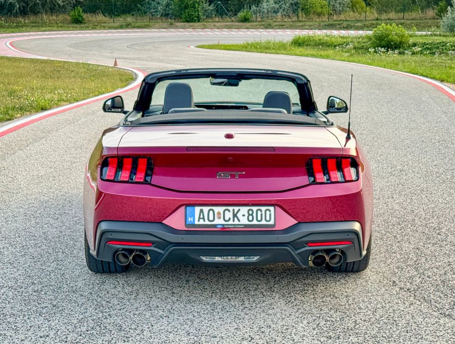 Mézédes áfonyás keménycukor – Ford Mustang GT Performance Convertible teszt - Mobility -  - ford, ford mustang, ford mustang cabrio, ford mustang convertible, ford mustang gt convertible teszt, mustang, mustang cabrio, 