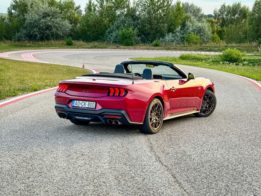 Mézédes áfonyás keménycukor – Ford Mustang GT Performance Convertible teszt - Mobility -  - ford, ford mustang, ford mustang cabrio, ford mustang convertible, ford mustang gt convertible teszt, mustang, mustang cabrio, 