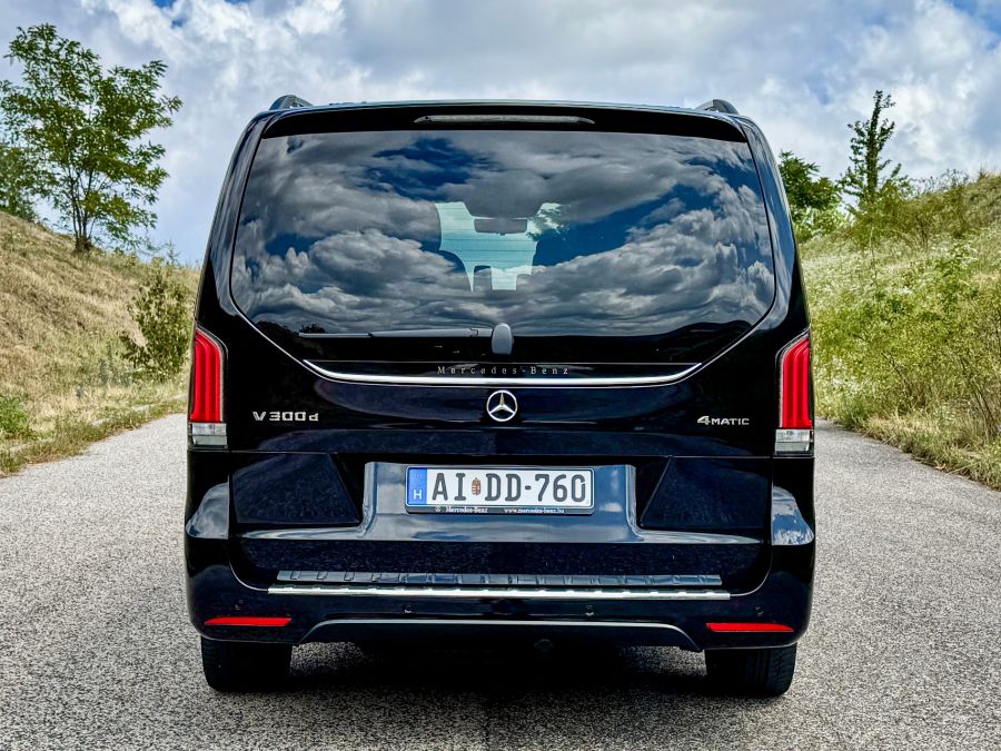 Luxus SUV helyett Luxus busz: A megújult Mercedes-Benz V 300 d 4MATIC - Mobility -  - 