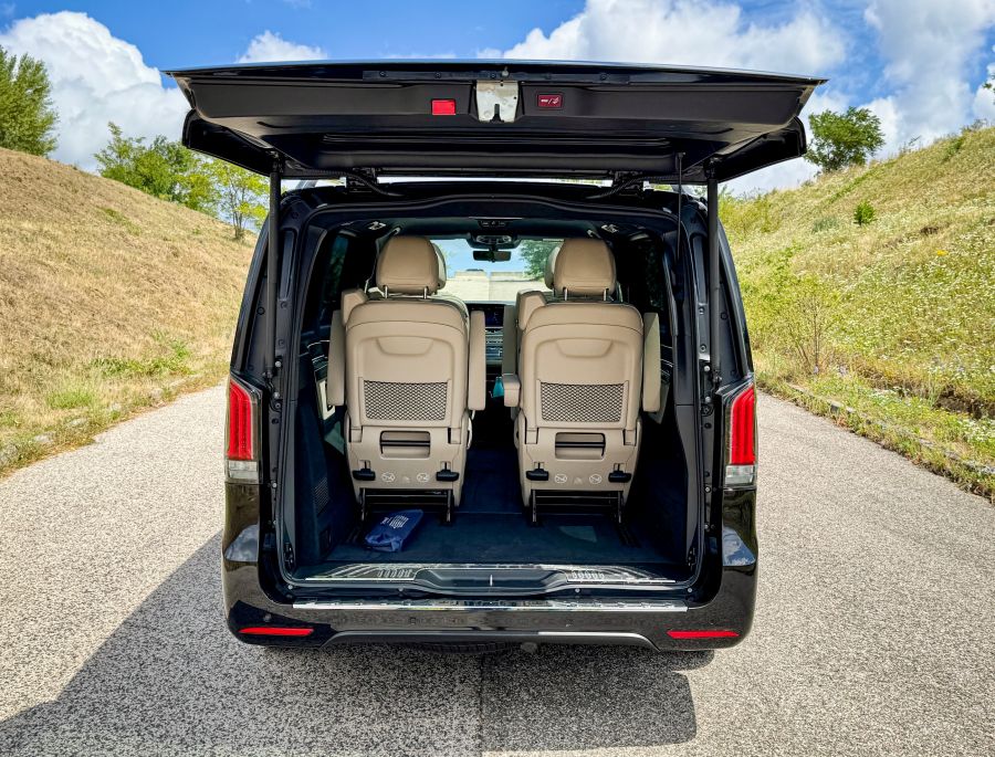 Luxus SUV helyett Luxus busz: A megújult Mercedes-Benz V 300 d 4MATIC - Mobility -  - 