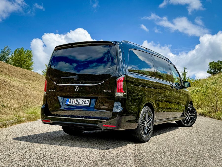 Luxus SUV helyett Luxus busz: A megújult Mercedes-Benz V 300 d 4MATIC - Mobility -  - 