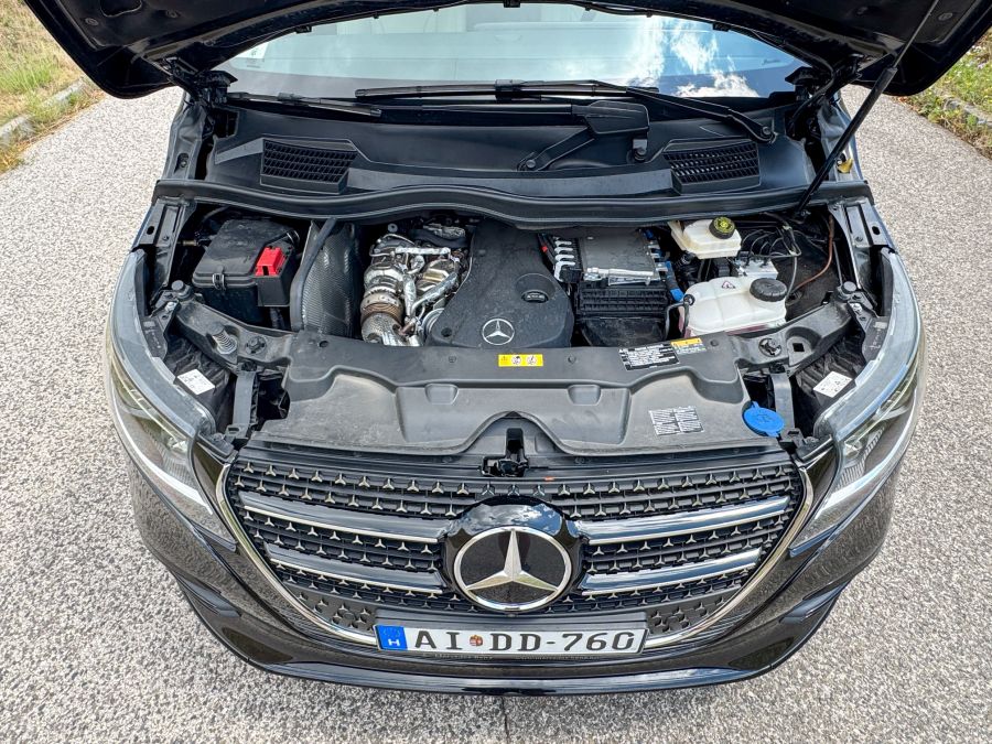 Luxus SUV helyett Luxus busz: A megújult Mercedes-Benz V 300 d 4MATIC - Mobility -  - 