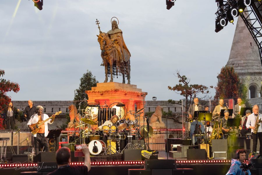 Alázat és nagyszerűség a Budai Vár falai között - Mandoki Soulmates koncertbeszámoló - STYLENEWS - Rendezvények - Budai Vár, Mandoki Soulmates, Szentháromság tér, 