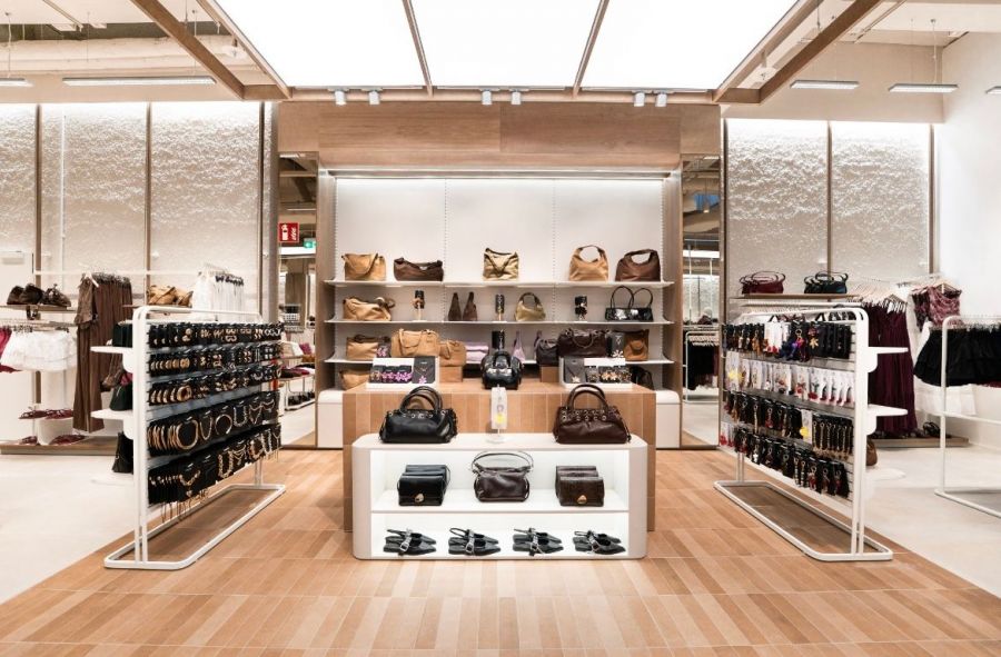 A legnagyobb hazai üzleteit nyitotta meg a Zara és a Stradivarius az Arena Mallban - DIVAT&STÍLUS - Hírek  - Arena Mall, Stradivarius, Tous, Üzletek, Zara, 