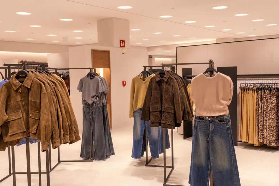 A legnagyobb hazai üzleteit nyitotta meg a Zara és a Stradivarius az Arena Mallban - DIVAT&STÍLUS - Hírek  - Arena Mall, Stradivarius, Tous, Üzletek, Zara, 