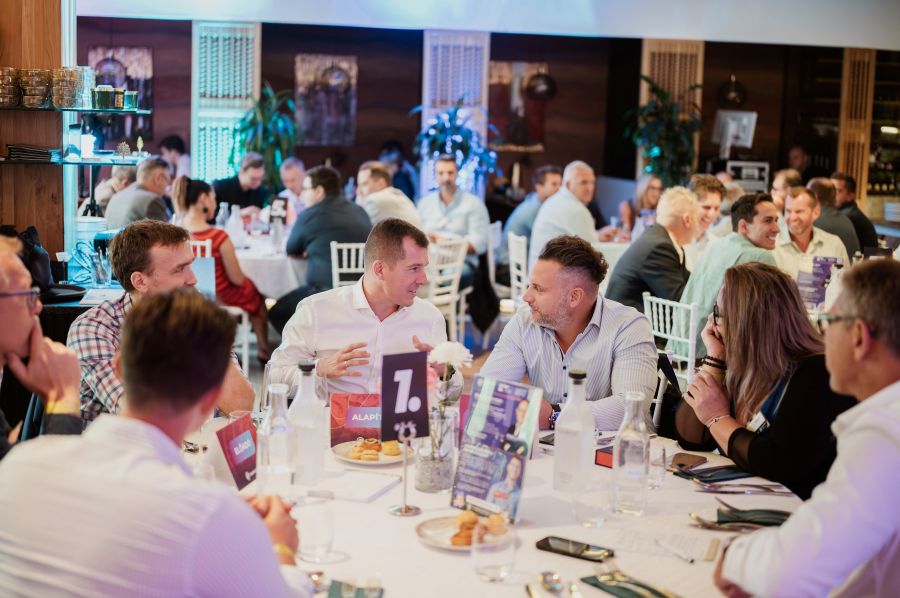 Magyar cégvezetők, akik válságban is képesek növekedni - STYLENEWS - Rendezvények - bizalmi kör, Dr. Csorbai Hajnalka, Gangel Péter%2C, opten, 