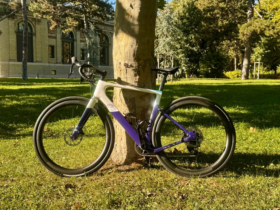 A bajor és az olasz találkozik - BMW 3T Gravel Electric - STYLENEWS - Mobility - BMW 3T gravel teszt, BMW e-bike teszt, BMW elektromos kerékpár teszt, 