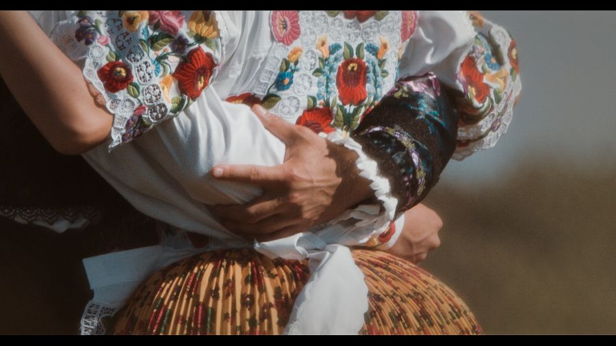 Gyökerek és szárnyak - Új bemutató a Magyar Állami Népi Együttestől - STYLENEWS - Rendezvények - Gyökerek és szárnyak című előadás, Magyar Állami Népi Együttes, 