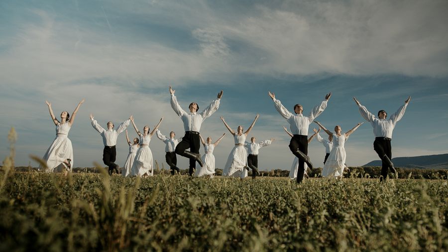 Gyökerek és szárnyak - Új bemutató a Magyar Állami Népi Együttestől - STYLENEWS - Rendezvények - Gyökerek és szárnyak című előadás, Magyar Állami Népi Együttes, 